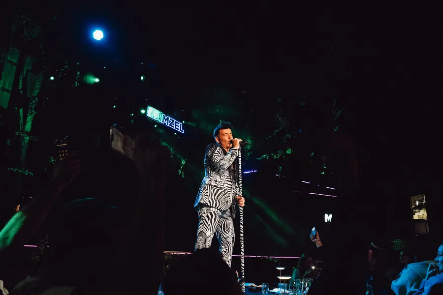 cantante dinner show Mamzel